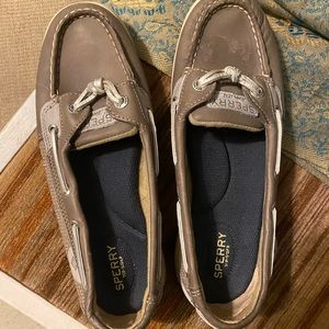 Brown 8.5 woman’s Sperry’s